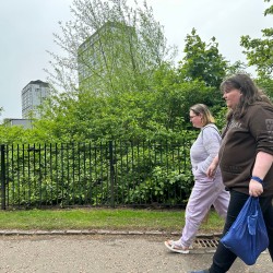 2 artists walking through Glasgow Green