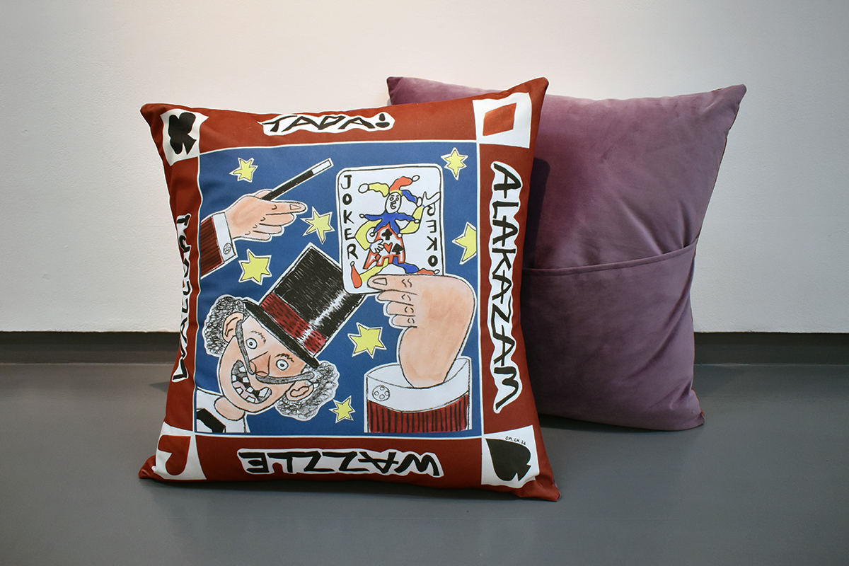 Alakazam (Magician) velvet cushion